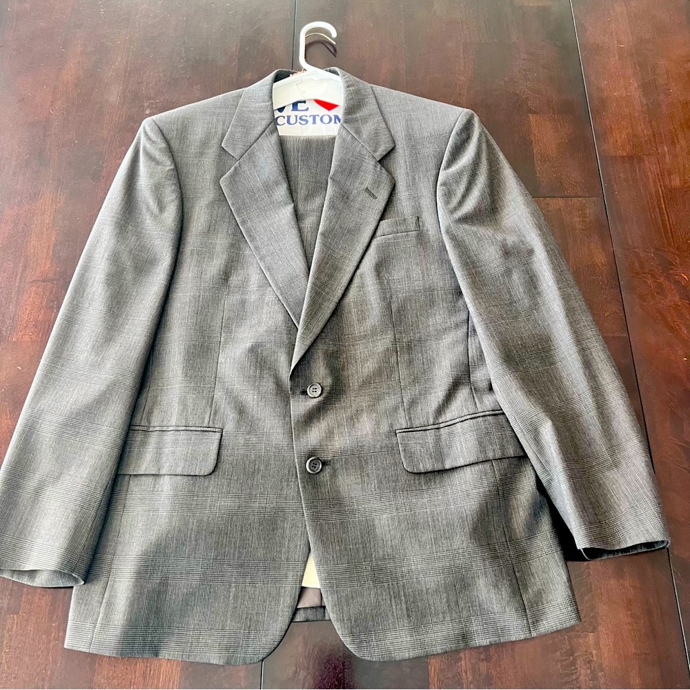 Pierre Balmain - Men’s Suit, Grey Plaid, Sz 40R Jacket and Sz 33 Pants, Like New